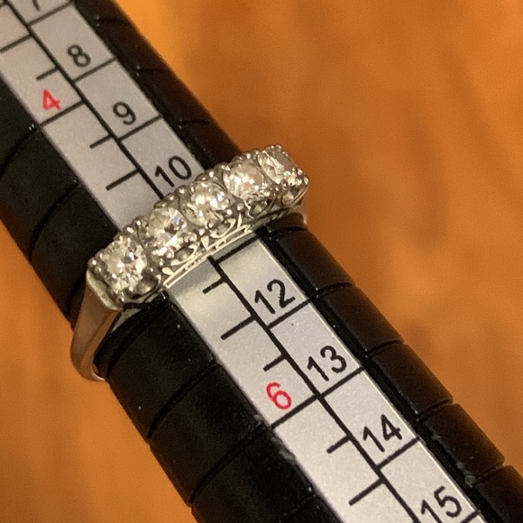 Platinum Ring with Diamonds - Picture 8 of 9